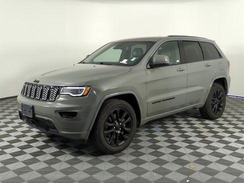 Used 2021 Jeep Grand Cherokee Laredo X image 9