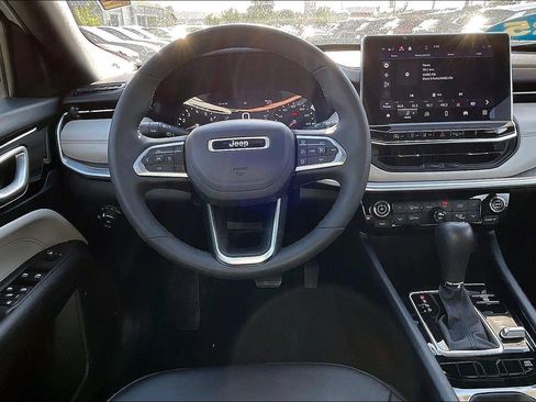 Used 2025 Jeep Compass Limited AWD/4WD image 8