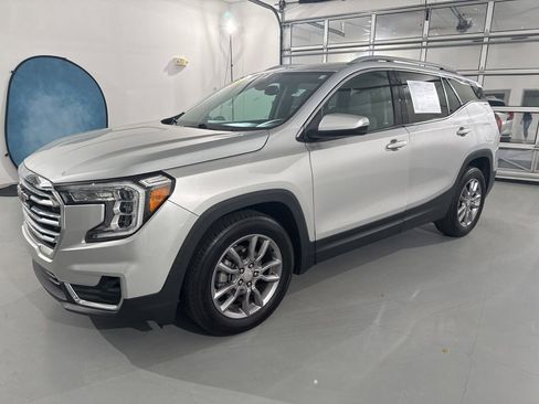 Used 2022 GMC Terrain SLT FWD image 3