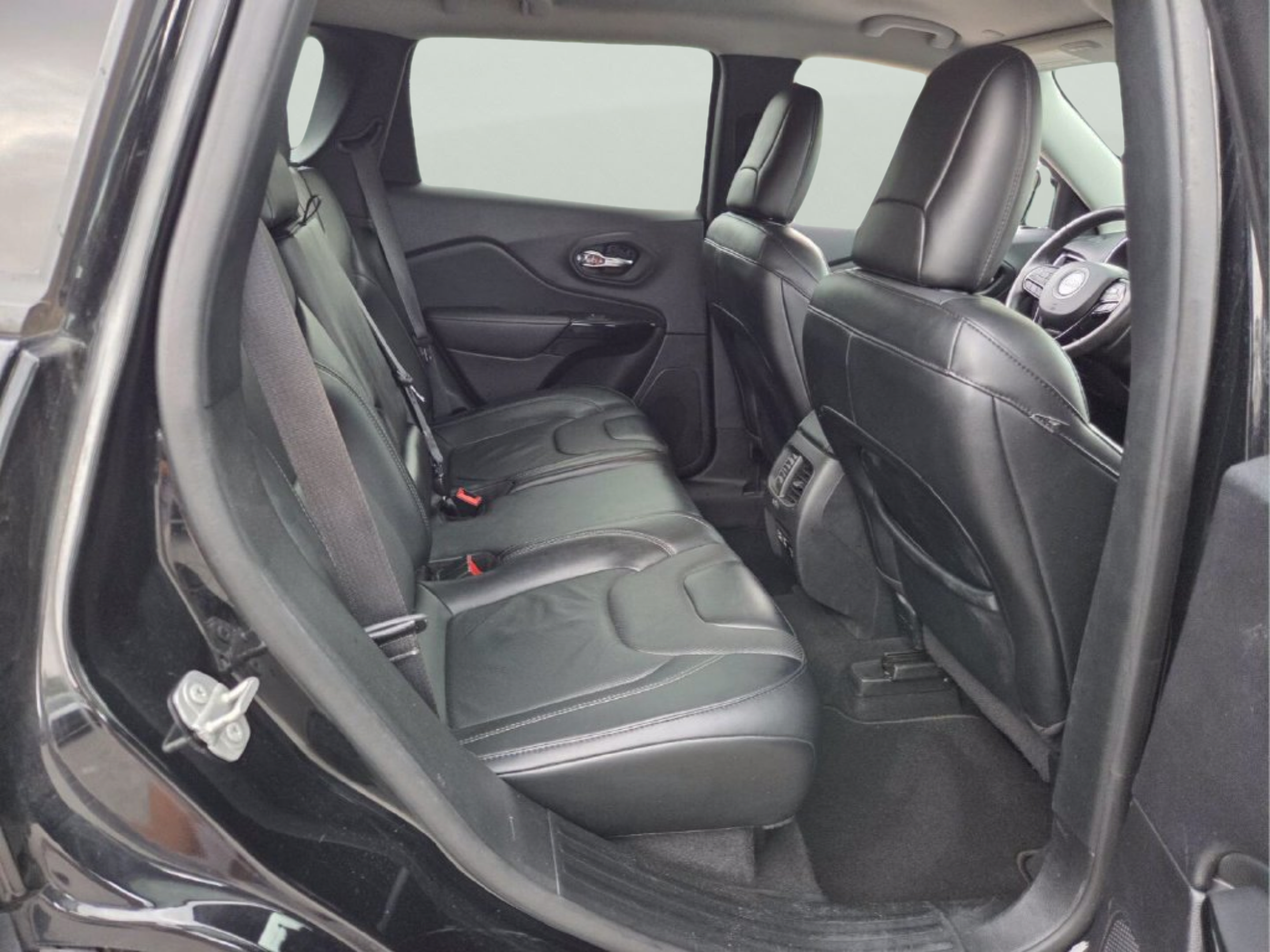 Used 2023 Jeep Cherokee Altitude Lux AWD/4WD image 14