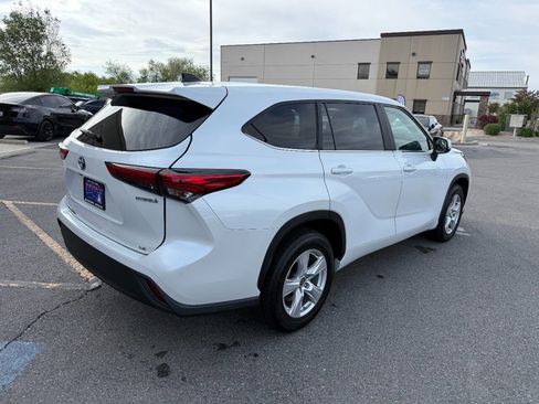 Used 2023 Toyota Highlander LE FWD image 8