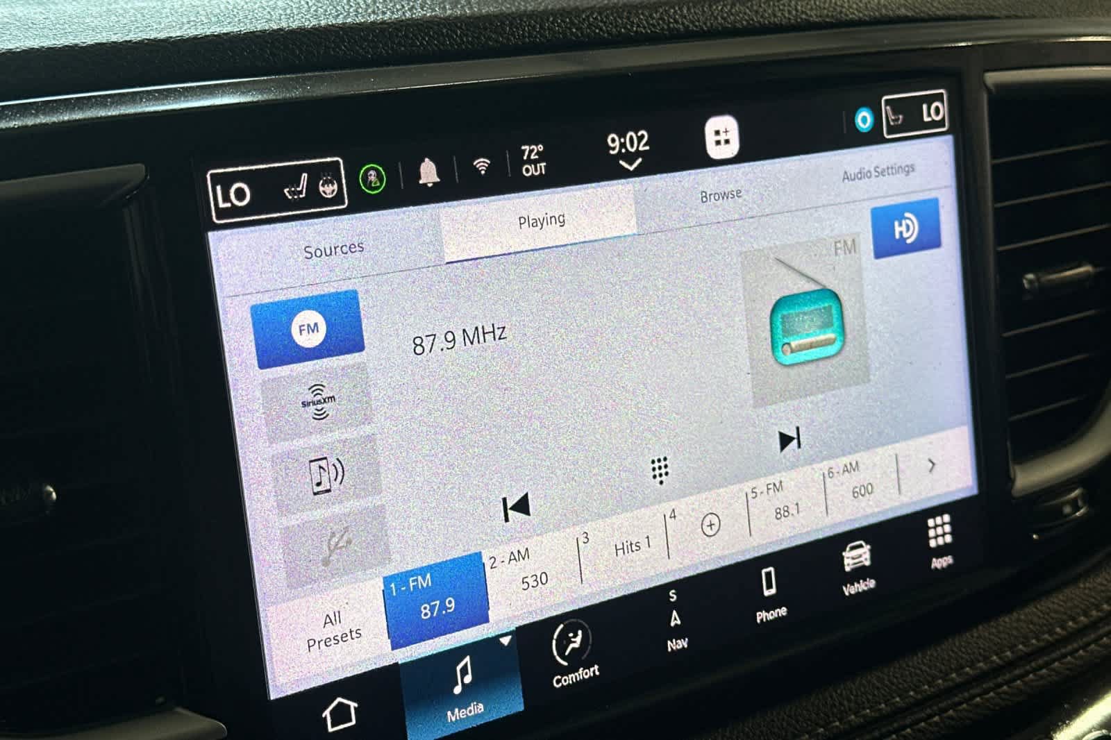 Used 2023 Chrysler Pacifica Limited FWD image 14