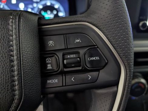 Used 2025 Toyota 4Runner TRD Off-Road AWD/4WD image 17