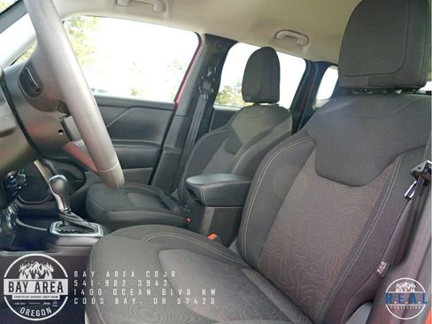 Used 2023 Jeep Renegade Latitude image 11