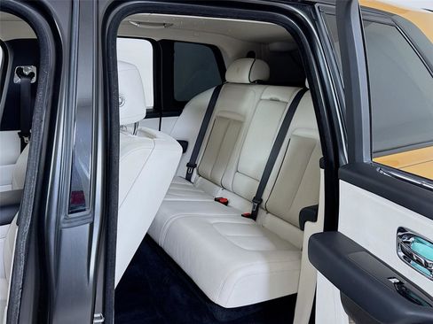 Used 2021 Rolls-Royce Cullinan image 25