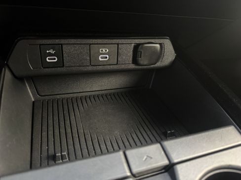 Used 2023 Toyota Prius LE image 28