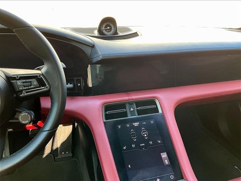 Used 2025 Porsche Taycan image 10