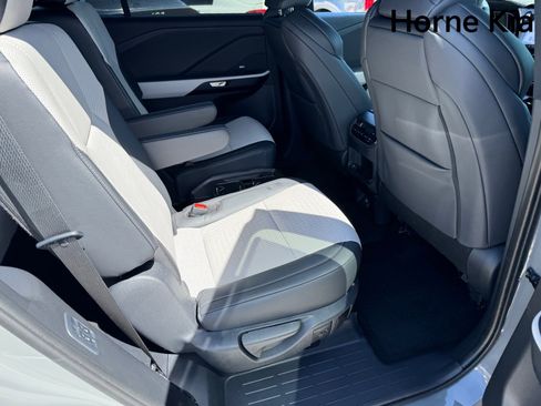 Used 2025 Lexus TX 500h AWD w/ Technology Package image 28