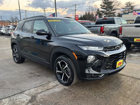 Used 2023 Chevrolet TrailBlazer RS w/ Sun and Liftgate Package image 4