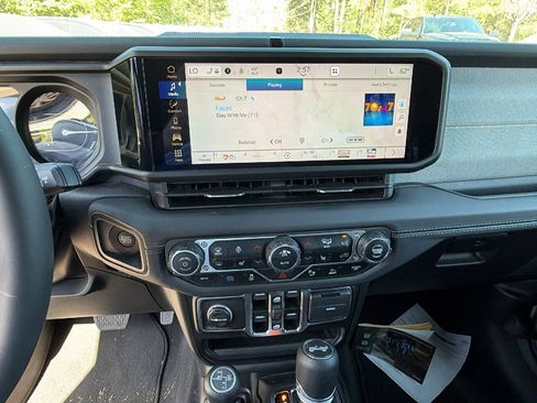 Used 2025 Jeep Wrangler Sahara w/ Safety Group image 30