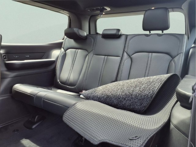 New 2026 Jeep Grand Wagoneer 4WD image 18
