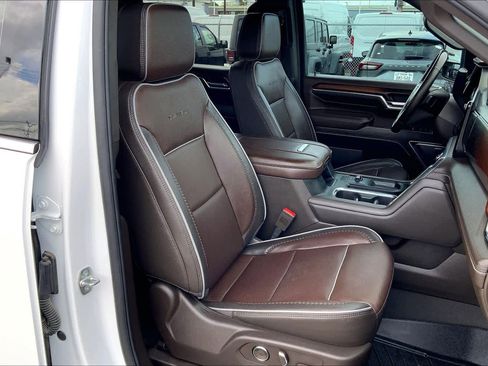 Used 2024 GMC Sierra 2500 Denali image 9