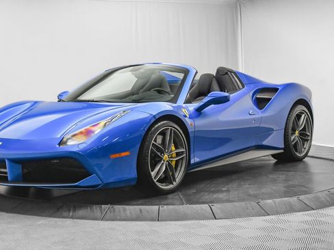 Used 2018 Ferrari 488 Spider image 4
