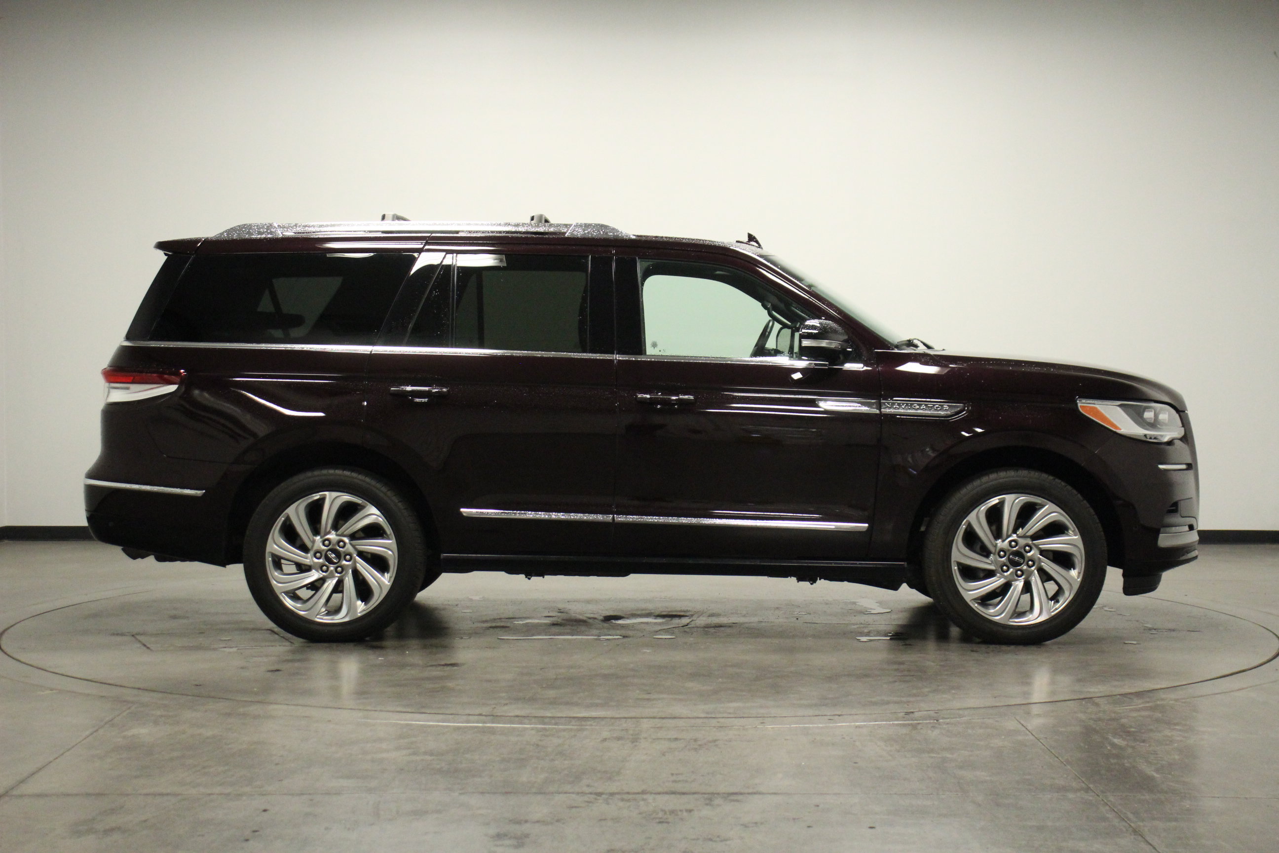 Used 2024 Lincoln Navigator Reserve AWD/4WD image 9