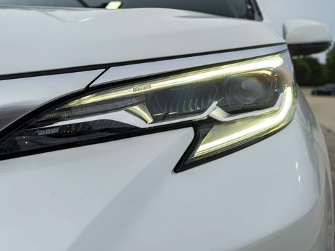 Used 2024 Toyota Sienna Platinum FWD image 10