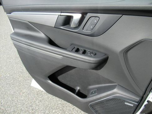 Used 2025 Buick Enclave Preferred image 25