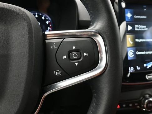 Used 2019 Volvo XC40 T5 Momentum AWD/4WD image 23