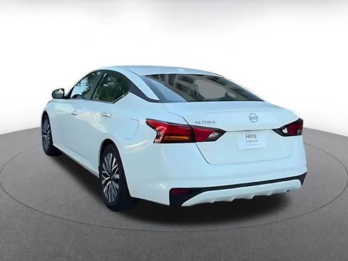 Used 2025 Nissan Altima 2.5 SV FWD image 11