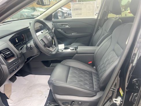 New 2026 Nissan Rogue Platinum image 10