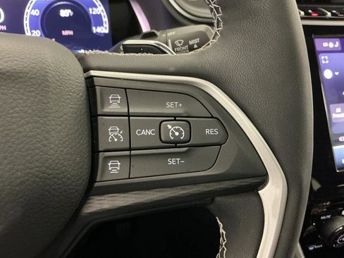 Used 2023 Jeep Grand Cherokee Altitude AWD/4WD image 24