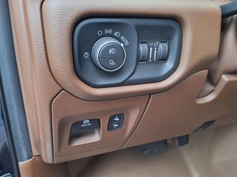 Used 2019 RAM 1500 Laramie RWD image 20