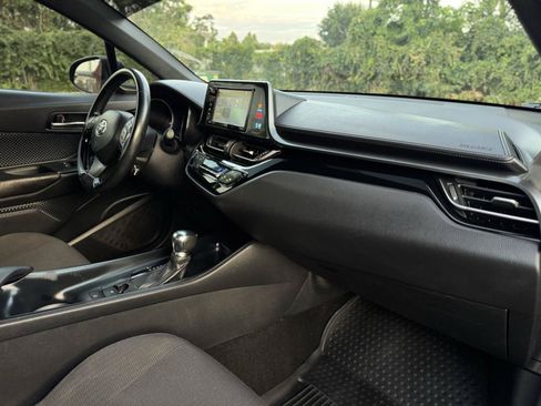 Used 2018 Toyota C-HR XLE FWD image 24