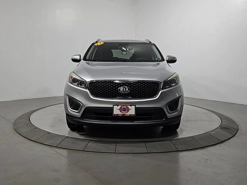 Used 2017 Kia Sorento AWD image 9