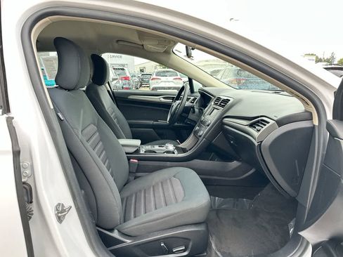 Used 2018 Ford Fusion SE image 26