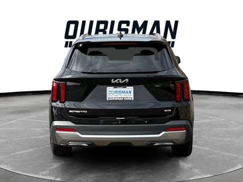 Certified 2025 Kia Sorento EX image 5