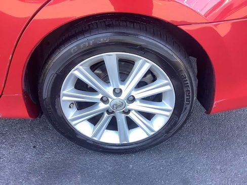 Used 2013 Toyota Camry XLE w/ Leather Pkg FWD image 7