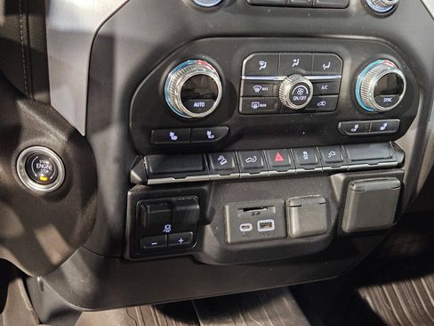 Used 2021 GMC Sierra 1500 SLT AWD/4WD image 30