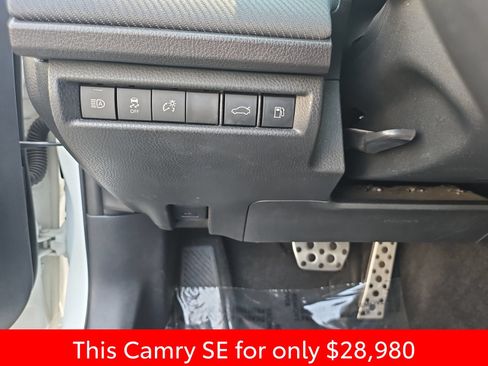 Used 2025 Toyota Camry SE FWD image 25