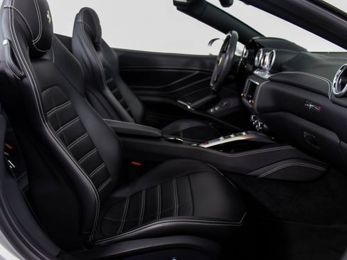 Used 2016 Ferrari California T image 53
