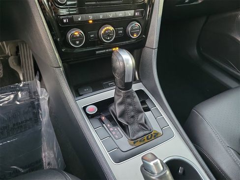 Used 2021 Volkswagen Passat 2.0T SE image 22