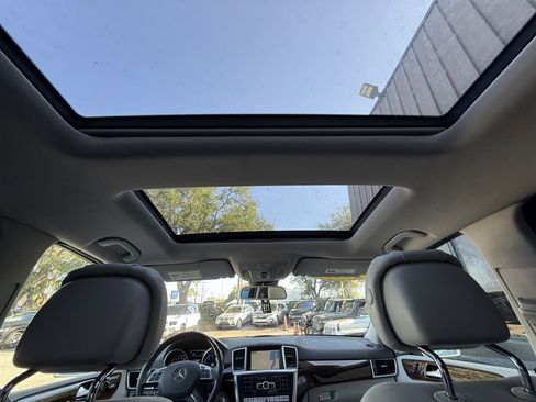 Used 2015 Mercedes-Benz GL 550 4MATIC image 23