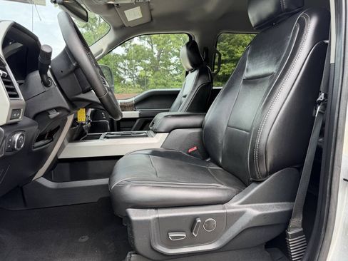 Used 2019 Ford F350 Lariat w/ Lariat Value Package AWD/4WD image 4