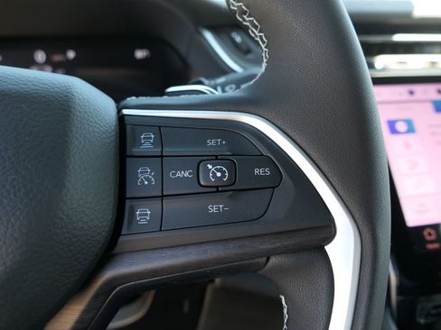 New 2025 Jeep Grand Cherokee Limited w/ Black Appearance Package image 11