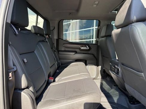 Used 2022 GMC Sierra 1500 SLT w/ SLT Convenience Package AWD/4WD image 12