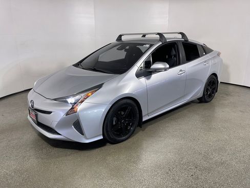 Used 2017 Toyota Prius Two image 7