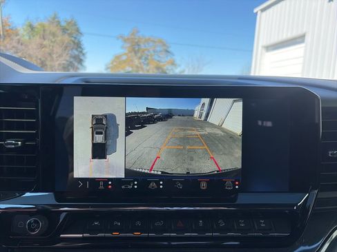 Used 2025 Chevrolet Silverado 1500 ZR2 w/ Technology Package image 19