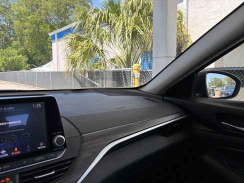 Used 2025 Nissan Altima 2.5 SV FWD image 35