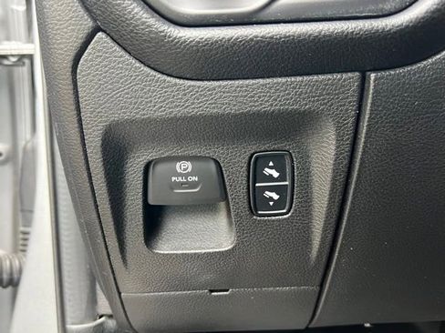 Used 2020 RAM 1500 Laramie AWD/4WD image 19