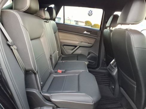 Certified 2023 Volkswagen Atlas Cross Sport SE w/ Black Wheel Package image 7