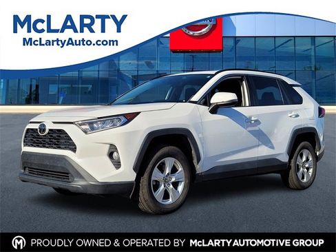 Used 2021 Toyota RAV4 XLE image 1