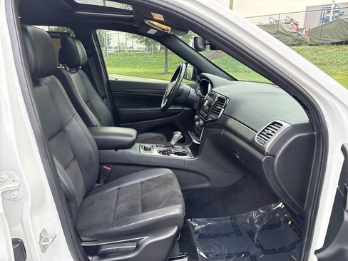 Used 2022 Jeep Grand Cherokee Laredo X AWD/4WD image 25