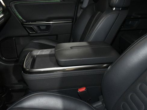 Used 2022 Rivian R1S Launch Edition image 41