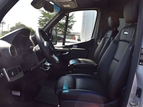 Used 2022 Mercedes-Benz Sprinter 3500 image 25