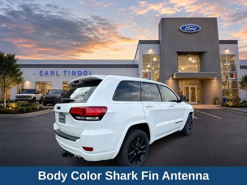 Used 2018 Jeep Grand Cherokee Altitude AWD/4WD image 7