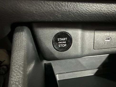 Used 2024 Nissan Rogue S AWD/4WD image 22