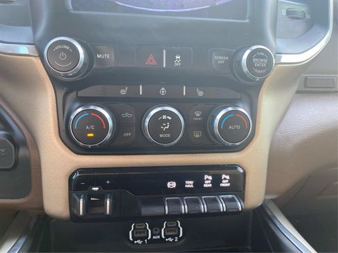 Used 2022 RAM 3500 Laramie w/ Chrome Appearance Group AWD/4WD image 17